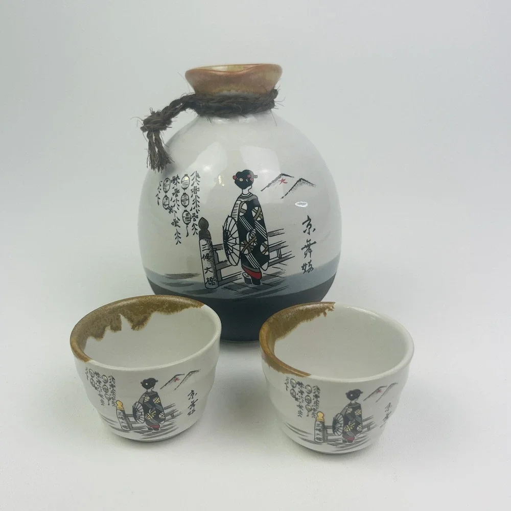 Tokkuri Sake‎ Bottle and Ochoko Sake Tea Cup Handpainted Geisha Design